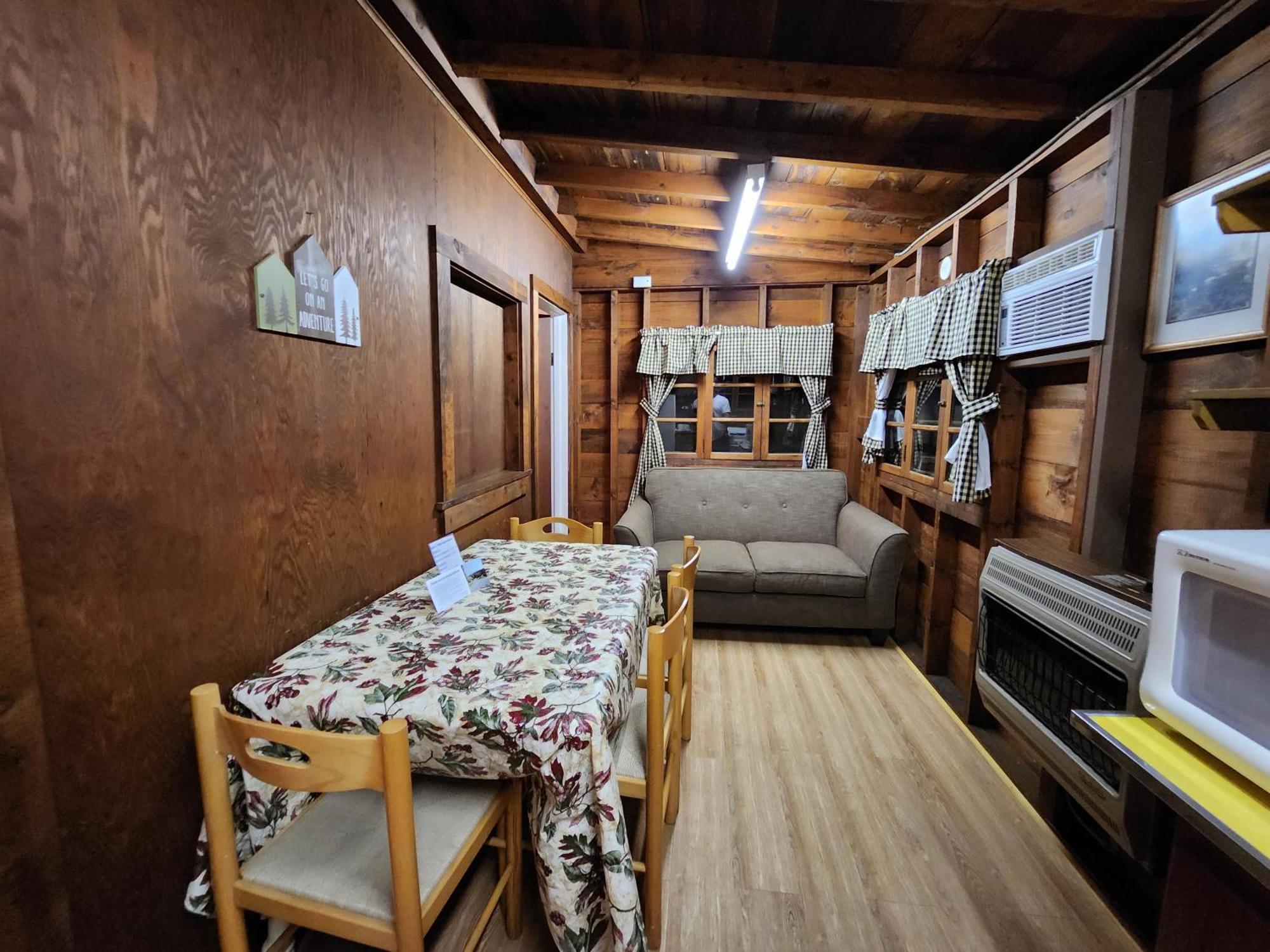 Moreno'S Adirondack Cabins Саранак-Лейк Экстерьер фото